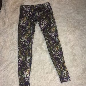 Women’s low rise lululemon yoga pants